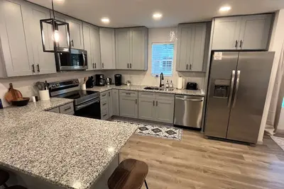 Image de 1 mile to Main Street in Monroe - Newly Renovated - Pet Friendly - Fenced Yard