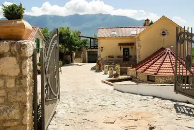 Image de Authentic Dalmatian Hillside Escape with Pool, Sauna & Bbq - Seven Bedroom Holiday Home