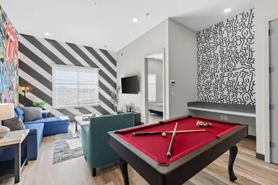 Image de Hip 1br Hideaway - Quick Drive to Downtown Fun!