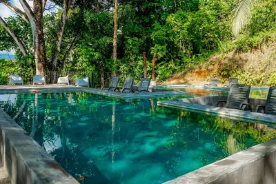 Tranquil lakefront apartment with stunning views &  pool access