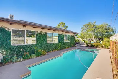 Image de Mtn-View Poolside Oasis: 3 Mi to Trail Dust Town!