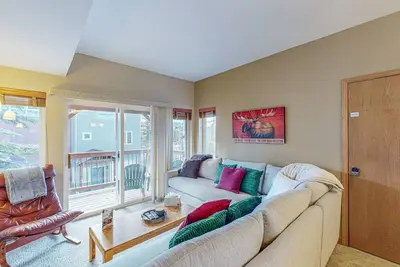 Image de Conveniently located condo with W/D, full kitchen & shared hot tub