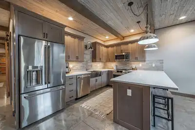 Image de Glacier Luxury Stay • Priv Hot Tub Condo•  2br/2ba