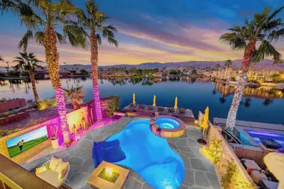 Image de Water Front Luxury, Steam Room+Pool+Spa+Bbq, million dollar views, Ig worthy❤️