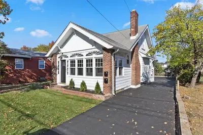 Image de Modern 2 -Br Gem in Audubon with Wi-Fi, in-unit laundry & cozy atmosphere!