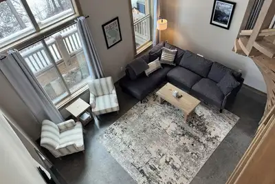 Image de Glacier Park Luxury Condo• Hot Tub • Garage•2b/2ba