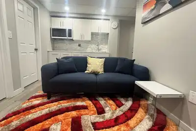 Image de Nice 2 bed basement + private entrance