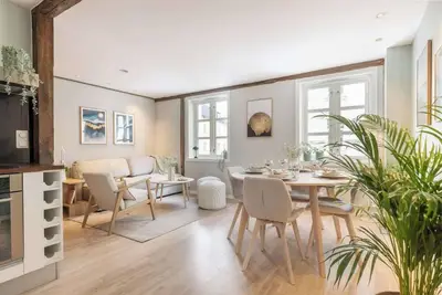 Image de 600 m from Bryggen | Renovated apartment in a former rope factory