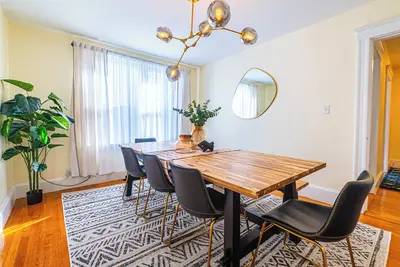 Image de Adams Village 6-Bed Apt: City Perks, Suburban Vibe