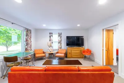 Image de Modern Historic Home - Two Blocks to Downtown