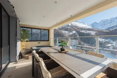 Image de Maison de vacances 'Le Chalet Des Retrouvailles' avec vue sur la montagne, Wi-Fi et climatisation
