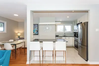 Executive | 3 Beds, 1 Bath | Modern | Sleeps 6