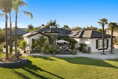 Image de Spacious 4-bedroom house in delightful Riverside with WiFi, Ac