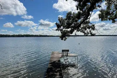 Image de Lakeside 3-bedroom house with spacious living areas and all amenities