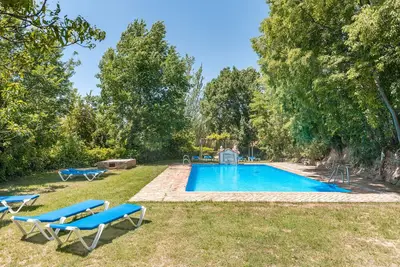 Appartement 'El Cobertizo' avec vue sur les montagnes, piscine partagée et Wi-Fi