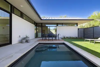 Image de Soco Stunner + Private Pool - Ember Combo!