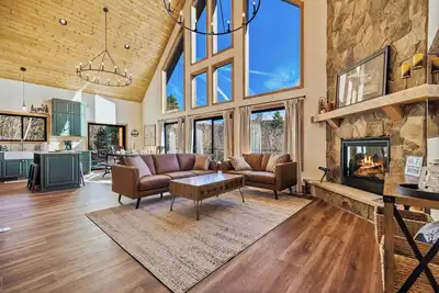 Image de New Home with Hot Tub and Epic Views - Antler Ridge