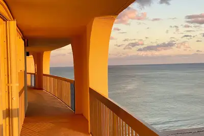 Image de Ocean front condo with resort amenities in Jupiter Florida
