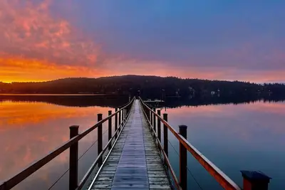 Image de Oceanfront Cottage: Private Dock, Beach Access, Hot Tub, Bbq & Free Kayaks