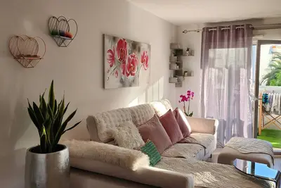 Image de Appartement 'Domaine Des Cigales' avec piscine partagée, Wi-Fi et climatisation