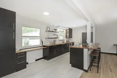 Image de Updated Bungalow Near Downtown Willoughby