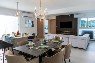 Image de Casago Brand New Rental Modern Condo with Stylish Decor and Scenic Views