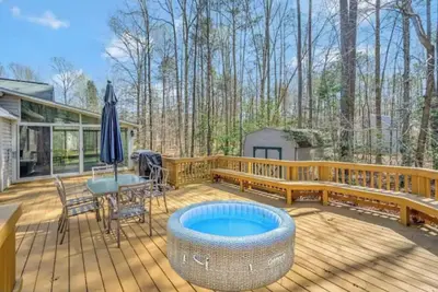 Image de Lake Anna Lakeside Luxury:6br w/ Game Room, Cinema, Hot tub and Grill
