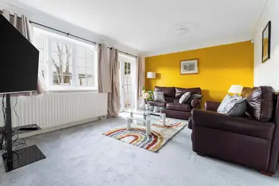 Image de Purley House-Sleeps 8-Near Gatwick-Games Room