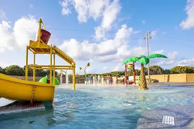 Image de Agréable appartement dans une maison de vacances avec piscine, climatisation, Wifi, Tv et terrasse