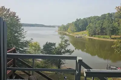 Image de Breathtaking View from our Cabin-like Condo on Tn River Ky Lake with a boat dock