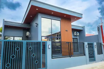 Image de Home Away from Home, near enchanted kingdom @ Santa Rosa Laguna