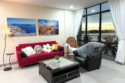 Image de Santorini Sunset Lakeview TownVilla Retreat\n\n