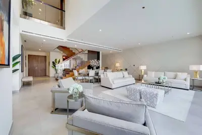 Image de 4 bed villa with marina views in Jumeirah hotel.