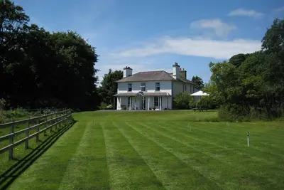 Image de Georgian guesthouse for large families. Large garden, dog friendly.