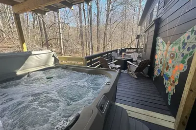 Image de 3 Unique Homes | Waterfall, Game Room, Hot Tubs