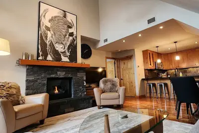 Image de Captivating Views! 2 Bd / 2 Ba Executive Penthouse