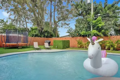 Image de Stylish Tropical Villa with Pool Trampoline
