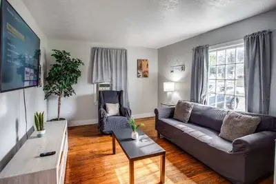 Image de Comfortable Home Close to Everything