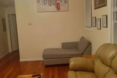 Image de simple one bedroom free parking