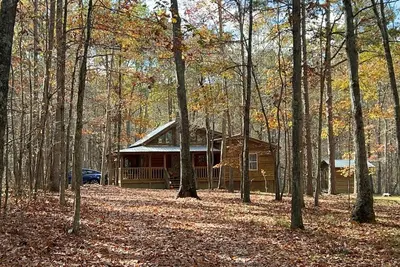Image de Cozy 2-bedroom cabin nestled in the woods in serene Mentone