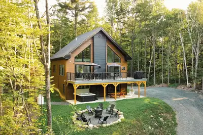 Image de Chalet Le Silverson, Chalet Le Silverson | Hot tub | Fireplace | Game Room