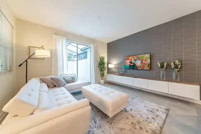 Image de Beautiful Storey Lake Retreat, Minutes from Disney