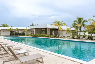 Image de 2 Bedrooms, Pool, and Beach 7 Minutes Away