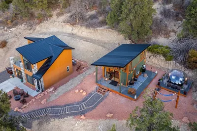 Image de Cabin & Dome Retreat Between Zion & Bryce | Ev | Stunning Views & Stars