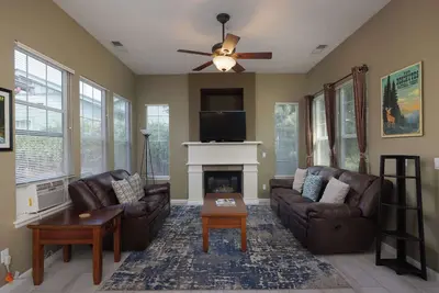 Image de Old Mill Retreat! Fam Friendly - Welcomes 6!