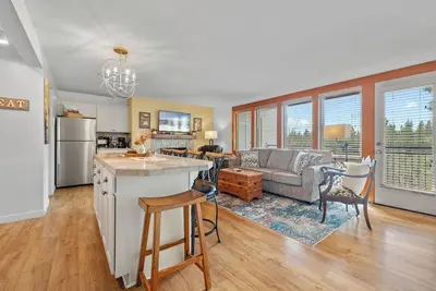 Image de Couple's Paradise in the Pines! Resort Perks!