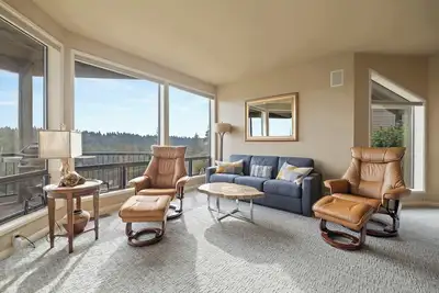 Image de Riverview Retreat! Hot Tub, Views, Resort Fun