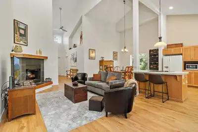 Image de Widgi Creek Retreat! Lux Mt Bachelor Stay for 4!