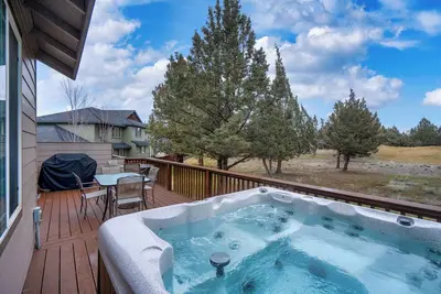 Hot-Tub| 4bdr | Located in Eagle Crest Resort