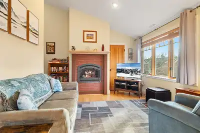 Image de The Three Sisters! Walk to Downtown - 2bdr